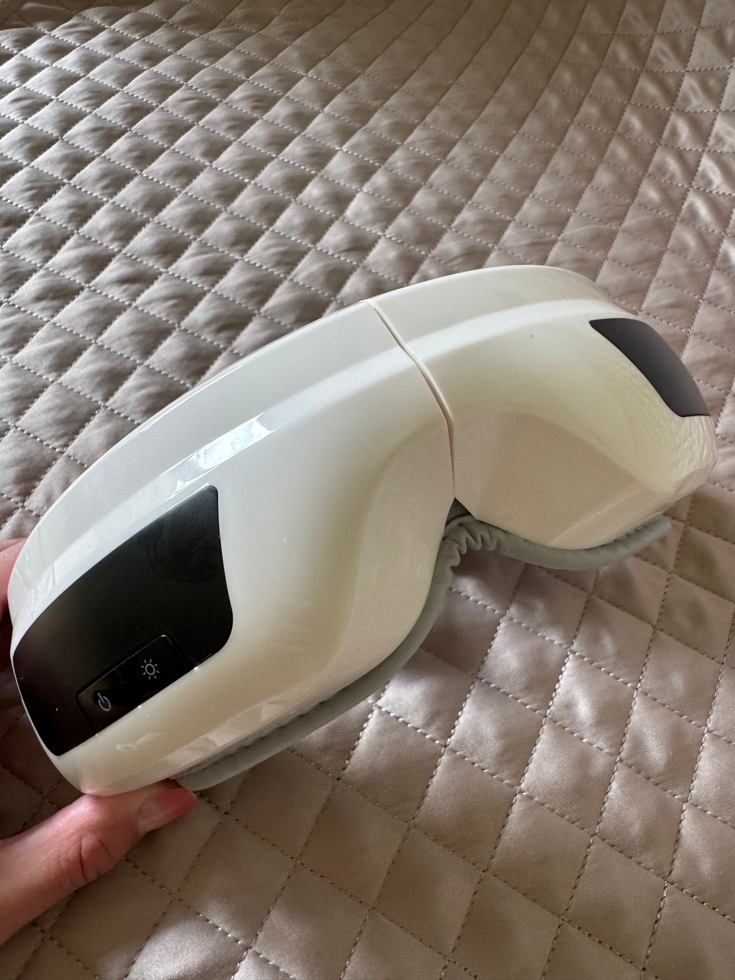 Draadloos Oogmassageapparaat voor Ontspanning en Migraineverlichting